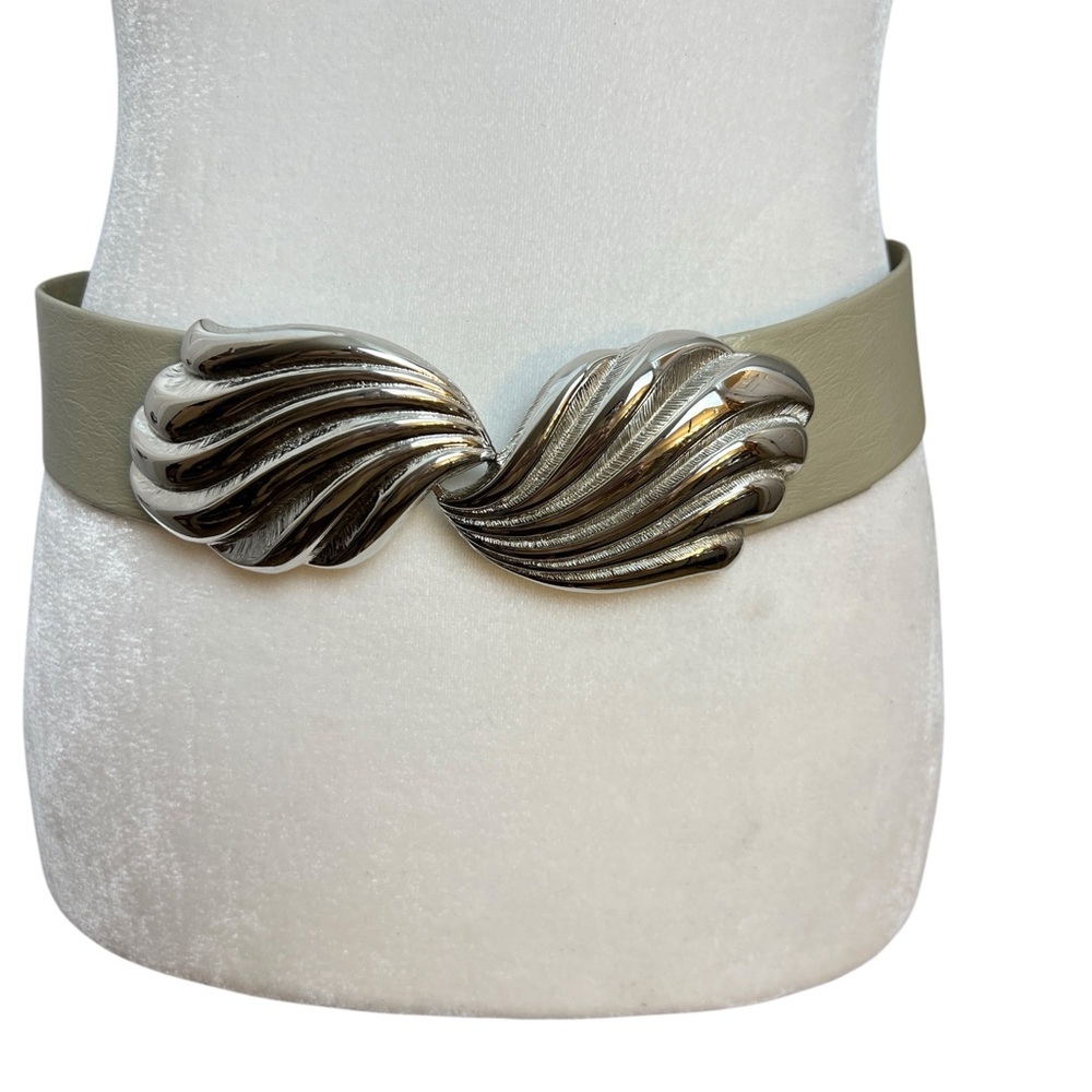 Vintage Dotty Smith Silver Tone Beach Shell Feather Buckle Leather Boho Belt